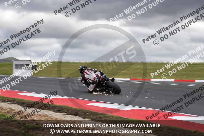 cadwell no limits trackday;cadwell park;cadwell park photographs;cadwell trackday photographs;enduro digital images;event digital images;eventdigitalimages;navarra;no limits trackdays;peter wileman photography;racing digital images;trackday digital images;trackday photos